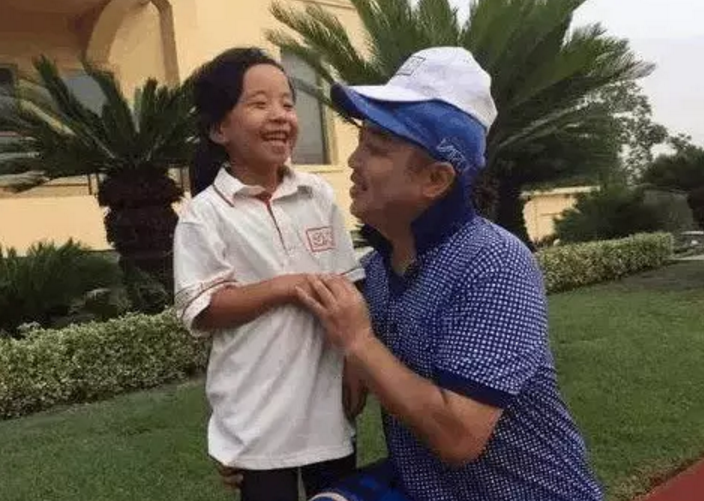 劉國梁教女兒高爾夫獲世界亞軍！父母如何成為孩子的榜樣