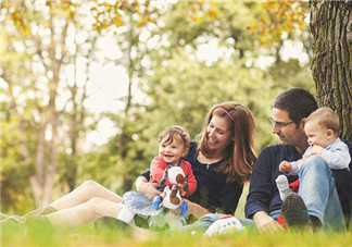 劉國(guó)梁教女兒高爾夫獲世界亞軍！父母如何成為孩子的榜樣