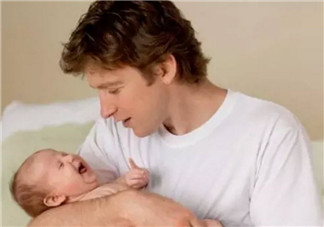 為什么孩子和爸爸不親 寶寶和爸爸不親怎么辦(寶寶和爸爸親子游戲)