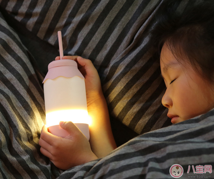 寶寶獨(dú)睡要準(zhǔn)備什么 寶寶自己一個(gè)人睡覺(jué)需要的兩件東西