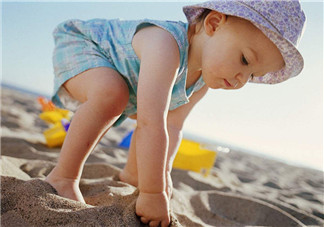 如何培養(yǎng)寶寶好奇心 父母應(yīng)該如何正確引導(dǎo)