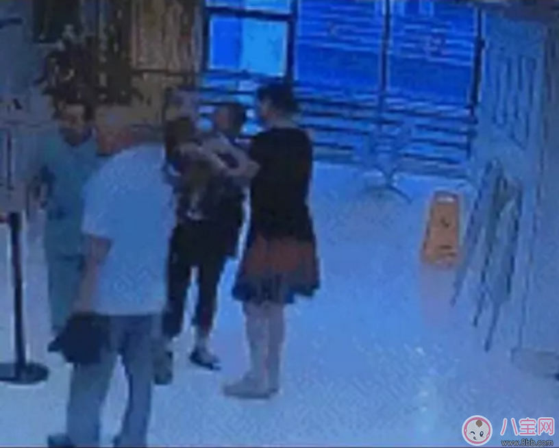 家長(zhǎng)帶孩子出行如何防騙 家長(zhǎng)帶孩子出門(mén)注意事項(xiàng) 家長(zhǎng)帶孩子出行如何防騙 家長(zhǎng)帶孩子出門(mén)注意事項(xiàng)