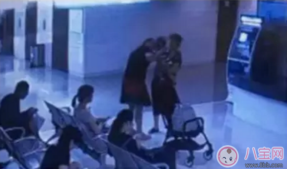 家長(zhǎng)帶孩子出行如何防騙 家長(zhǎng)帶孩子出門(mén)注意事項(xiàng) 家長(zhǎng)帶孩子出行如何防騙 家長(zhǎng)帶孩子出門(mén)注意事項(xiàng)