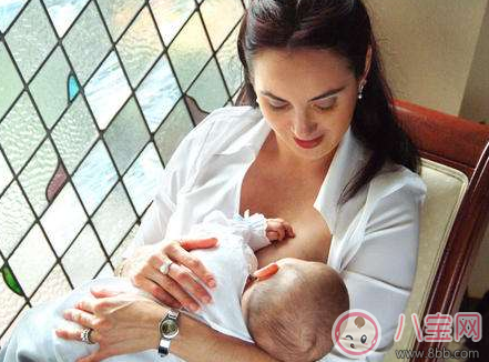 公共場合喂奶無遮蓋好不好 公共場所哺乳尷尬嗎