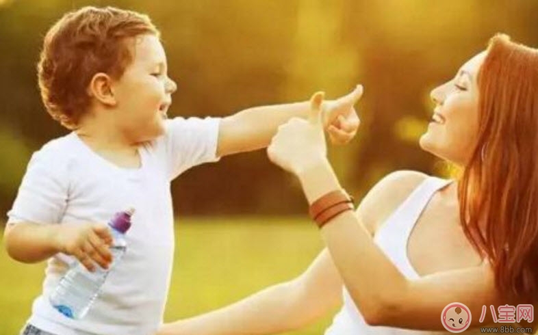 家長(zhǎng)怎樣表?yè)P(yáng)孩子才能有好的效果 父母如何高級(jí)贊美孩子 家長(zhǎng)怎樣表?yè)P(yáng)孩子才能有好的效果 父母如何高級(jí)贊美孩子