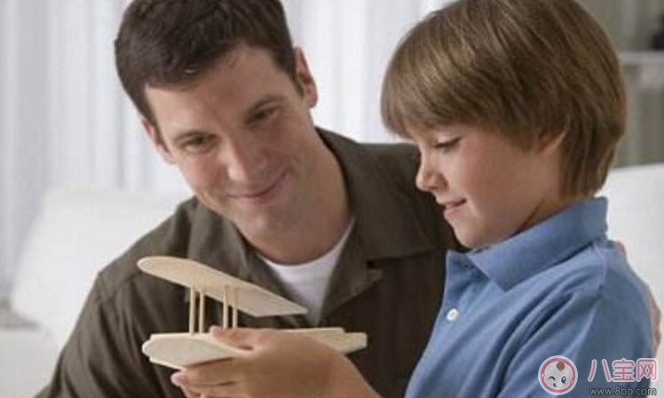 家長(zhǎng)怎樣表?yè)P(yáng)孩子才能有好的效果 父母如何高級(jí)贊美孩子 家長(zhǎng)怎樣表?yè)P(yáng)孩子才能有好的效果 父母如何高級(jí)贊美孩子