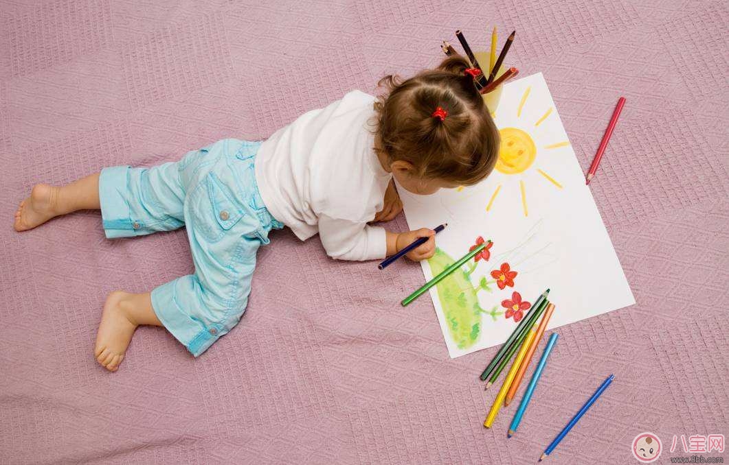 寶寶看電視的影響 如何規(guī)定寶寶看電視的時(shí)機(jī)