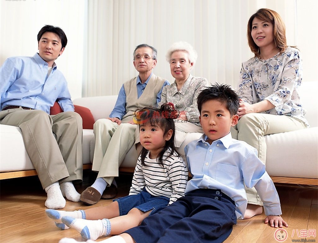 寶寶看電視的影響 如何規(guī)定寶寶看電視的時(shí)機(jī)