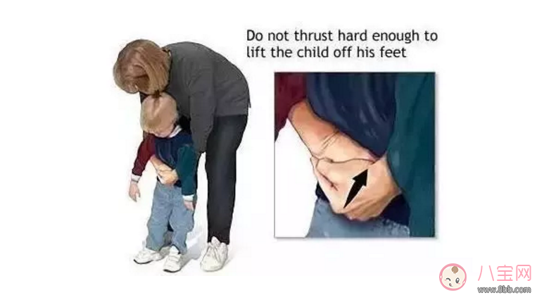 寶寶吃飯時爸爸的這個舉動 險些讓他送命！