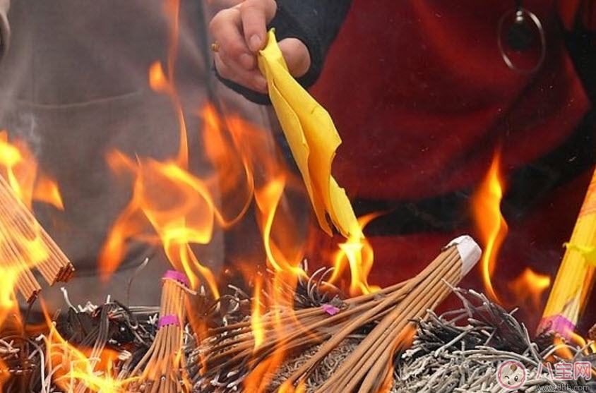 鬼月適合廟里燒香嗎 鬼月燒香注意事項(xiàng)有哪些