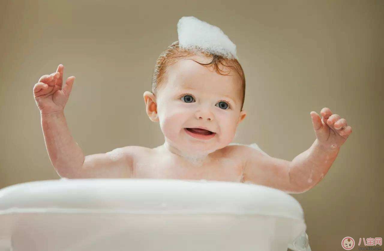秋天天涼寶寶不愛洗澡怎么辦 秋天天涼寶寶不愛洗澡怎么辦
