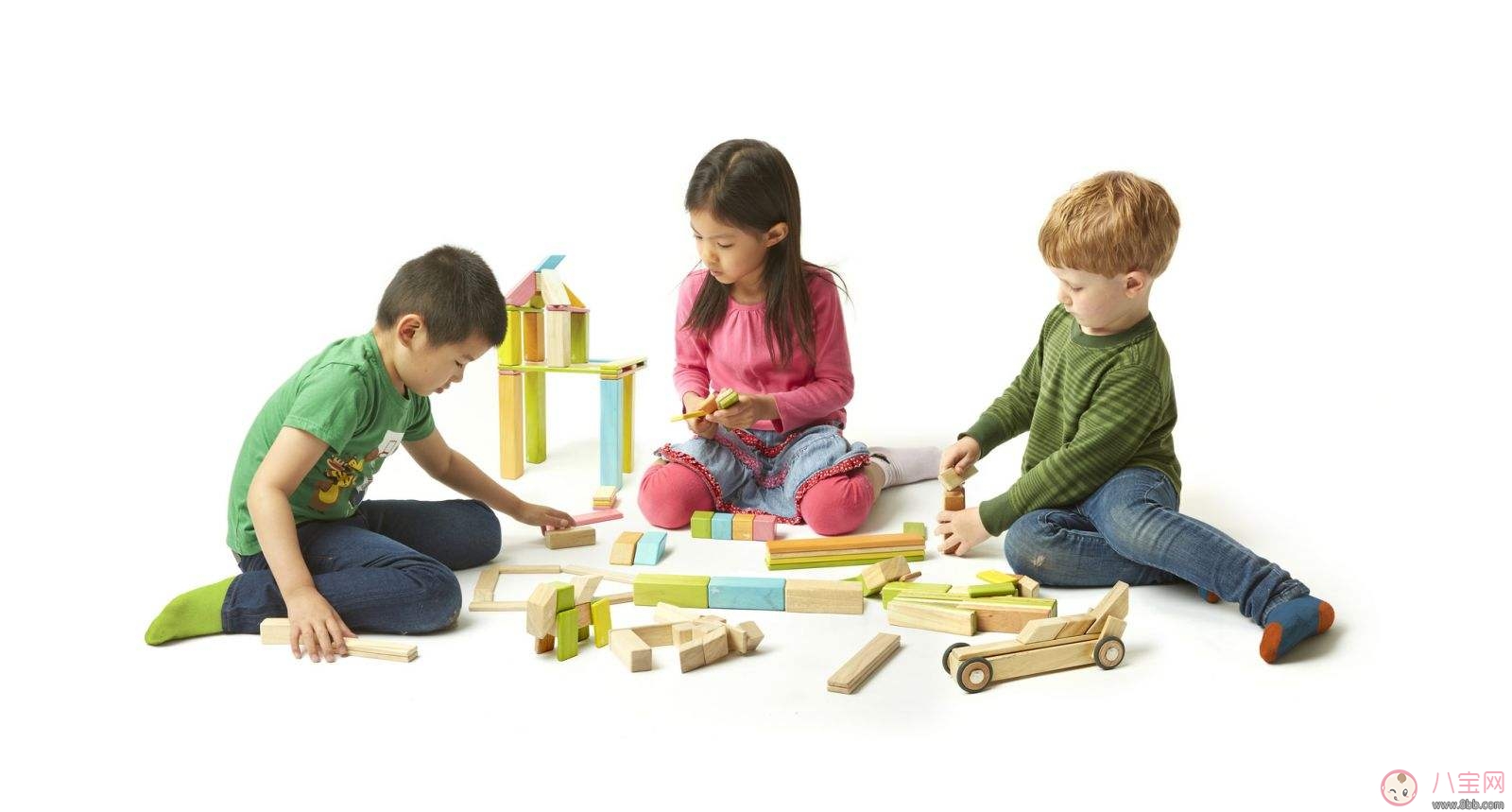 如何提高寶寶交往能力 家長應(yīng)該如何做