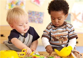 如何提高寶寶交往能力 家長(zhǎng)應(yīng)該如何做