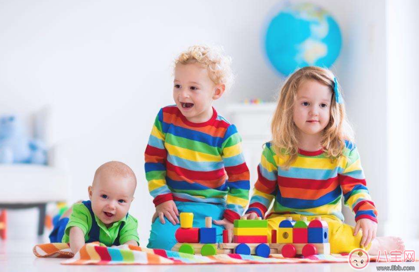 玩積木對孩子的智力開發(fā)大 怎么帶孩子玩積木 玩積木對孩子的智力開發(fā)大 怎么帶孩子玩積木