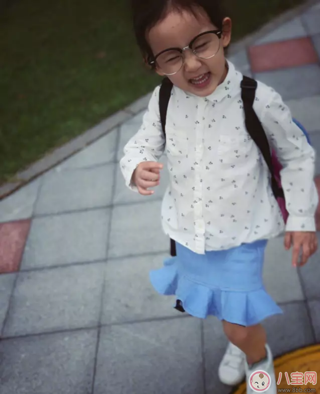 賈靜雯頻繁曬娃遭網(wǎng)友批不安全 賈靜雯頻繁曬娃遭網(wǎng)友批不安全