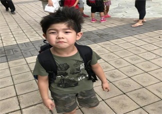 安吉上學(xué)了眼睛居然有點(diǎn)濕潤 安吉上學(xué)去的哪個學(xué)校