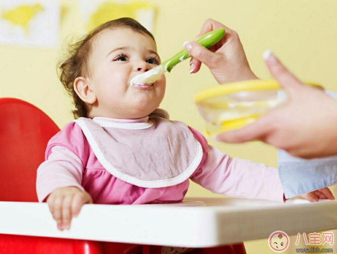 怎么培養(yǎng)寶寶自己吃飯的能力 寶寶學(xué)習(xí)吃飯餐具盤點(diǎn) 怎么培養(yǎng)寶寶自己吃飯的能力 寶寶學(xué)習(xí)吃飯餐具盤點(diǎn)