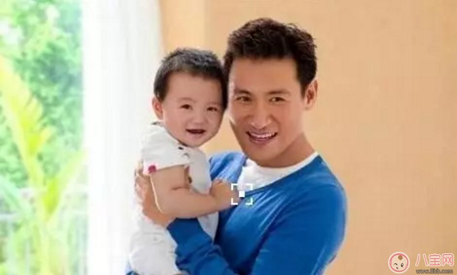 靳東赴港陪愛(ài)妻生二胎 還有那些全程陪產(chǎn)的星爸【準(zhǔn)爸陪產(chǎn)十大準(zhǔn)備】