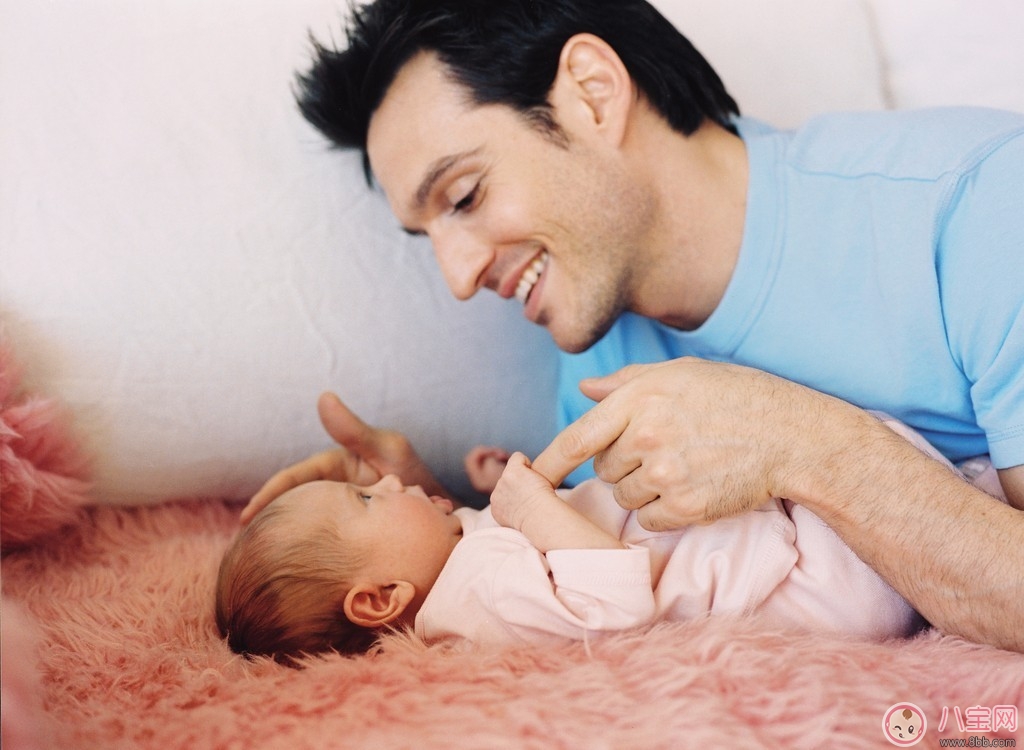 爸爸多和孩子互動 正面影響多 爸爸多和孩子互動 正面影響多