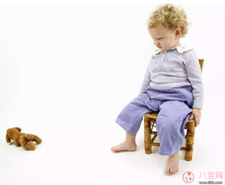 孩子居然喜歡丟玩具找樂子 孩子丟東西習(xí)慣要糾正 孩子居然喜歡丟玩具找樂子 孩子丟東西習(xí)慣要糾正