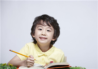 樂嘉帶4歲女兒穿越沙漠徒步76公里 女兒腿上發(fā)滿皰疹