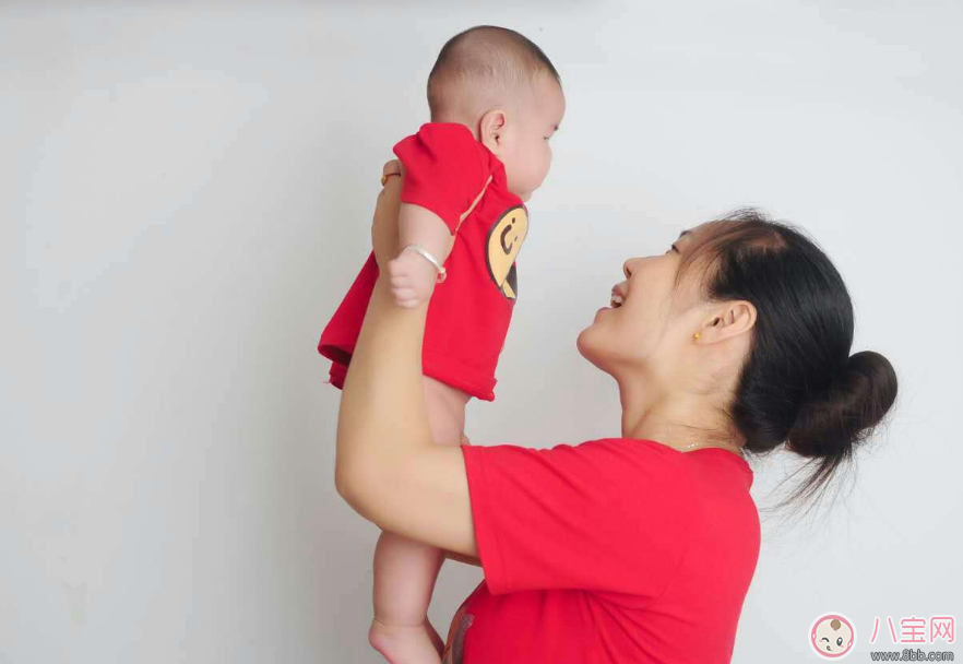 和孩子玩舉高高究竟好不好 和孩子玩的游戲推薦 和孩子玩舉高高究竟好不好 和孩子玩的游戲推薦