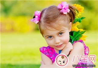 甜馨穿衣越來(lái)越美 如何給寶寶選購(gòu)衣服