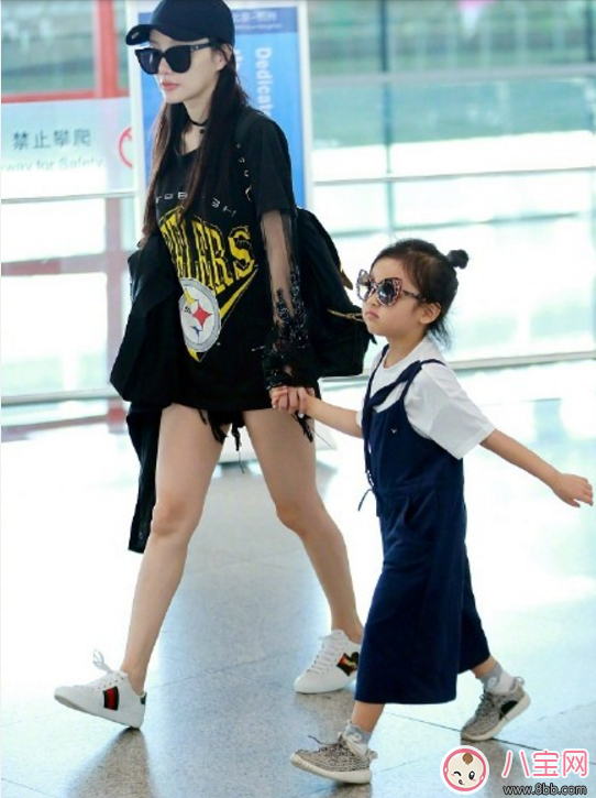 甜馨穿衣越來(lái)越美 如何給寶寶選購(gòu)衣服