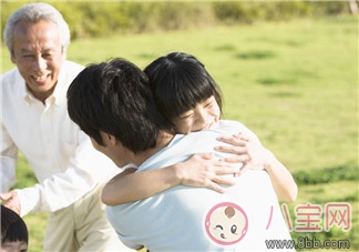 爸爸帶小孩的好處 親近寶寶感情好 爸爸帶小孩的好處 親近寶寶感情好