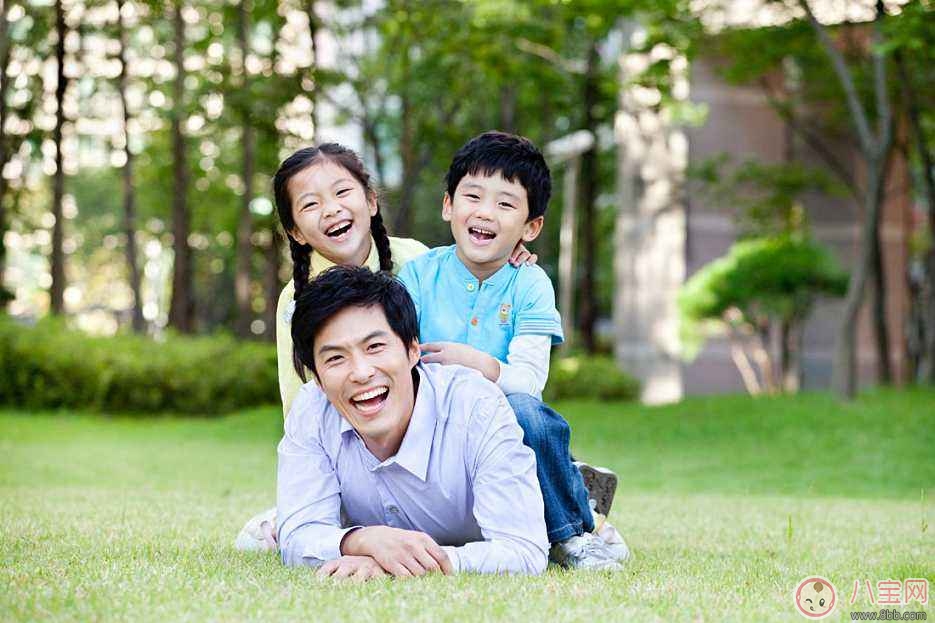 爸爸帶小孩的好處 親近寶寶感情好 爸爸帶小孩的好處 親近寶寶感情好