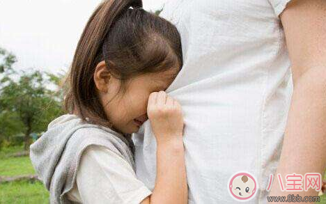 孩子太黏人怎么應(yīng)付 過(guò)分依賴父母的孩子怎么培養(yǎng) 孩子太黏人怎么應(yīng)付 過(guò)分依賴父母的孩子怎么培養(yǎng)