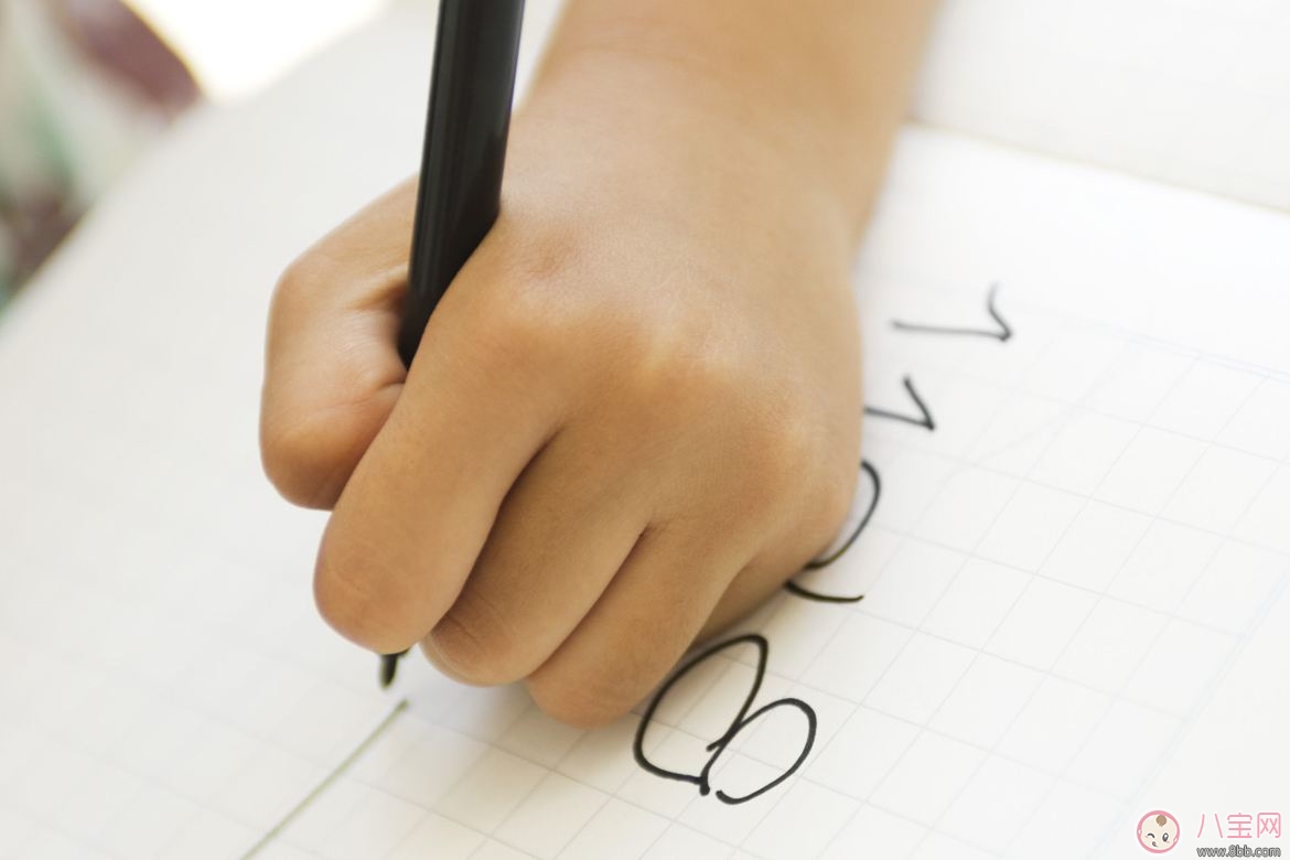 寶寶左撇子 家長(zhǎng)應(yīng)該怎么教 寶寶左撇子 家長(zhǎng)應(yīng)該怎么教