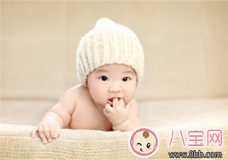 寶寶口腔期要滿足寶吸吮手指的習(xí)慣