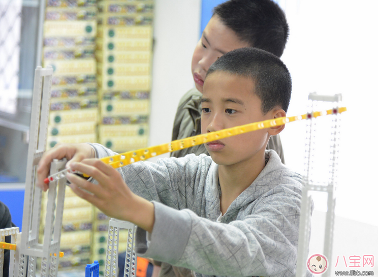 月薪三萬(wàn)撐不起孩子暑假 孩子暑假真的要花這么多錢(qián)嗎