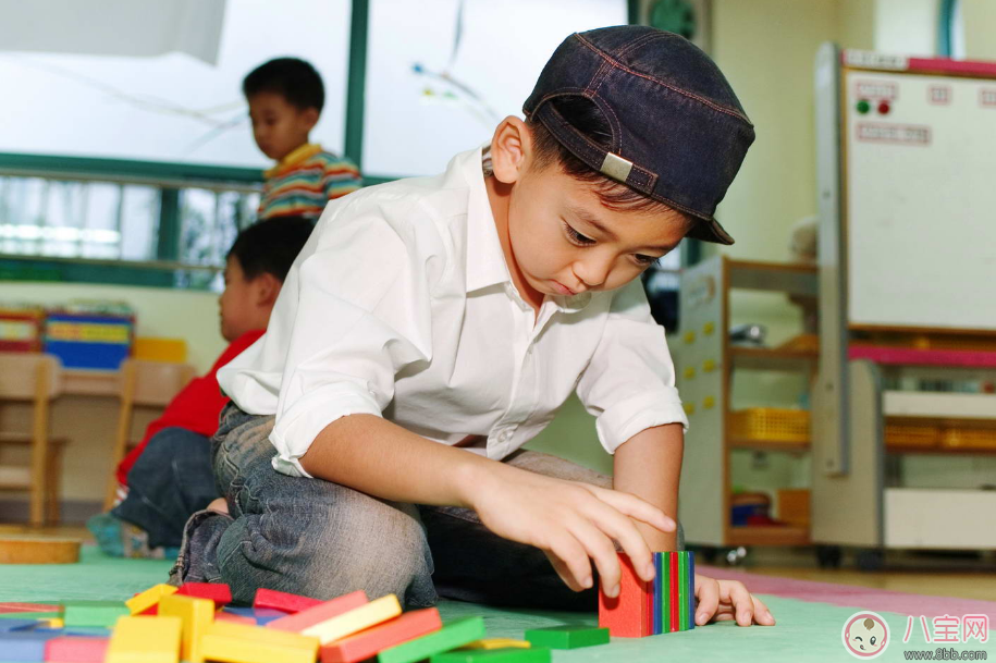 月薪三萬(wàn)撐不起孩子暑假 孩子暑假真的要花這么多錢(qián)嗎