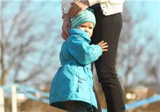 寶寶一直害羞怕生 如何引導(dǎo)孩子更合群