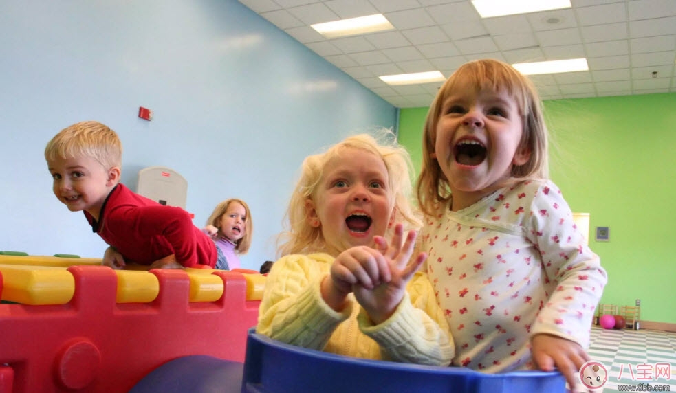 家里孩子之間吵架如何處理 怎么教會孩子和睦相處 家里孩子之間吵架如何處理 怎么教會孩子和睦相處