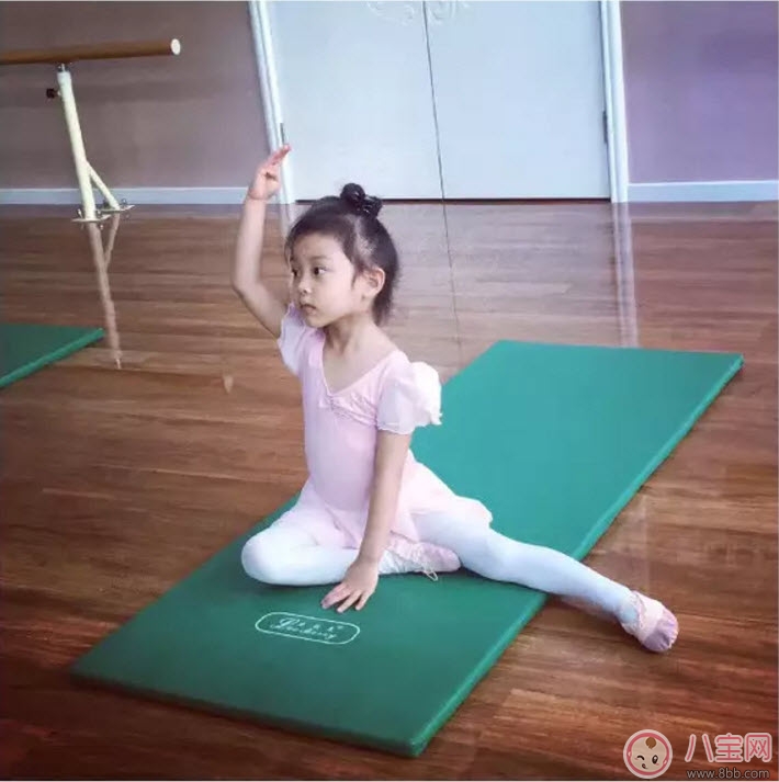 甜馨越來(lái)越美的原因 芭蕾舞蹈學(xué)習(xí)好處多