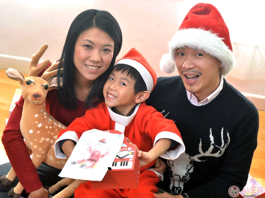 甜馨懂事有氣質(zhì) 李小璐育兒觀念有妙招 甜馨懂事有氣質(zhì) 李小璐育兒觀念有妙招