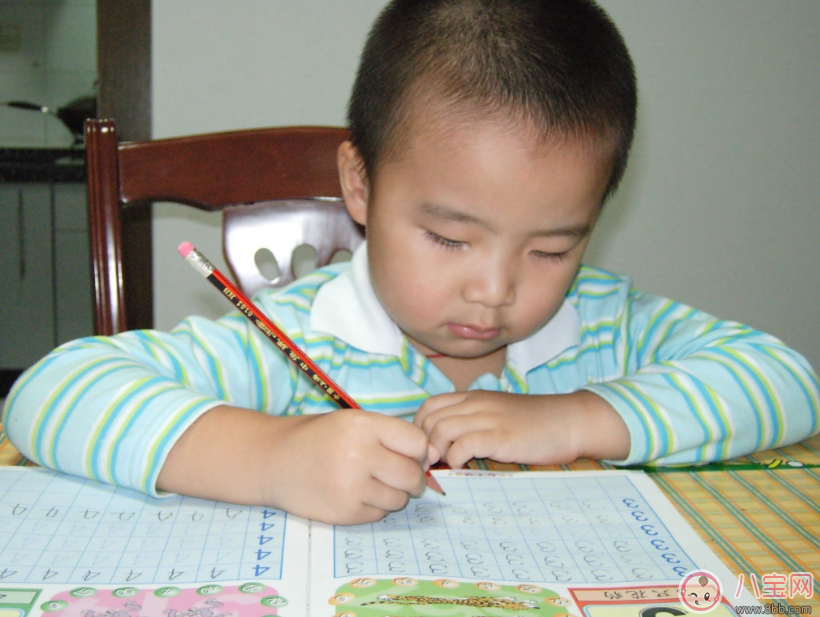 孩子喜歡寫小說怎么辦 如何正確引導(dǎo)孩子寫小說