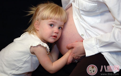 賈靜雯孕期胎教小咘咘來幫忙 二胎胎教這樣做 賈靜雯孕期胎教小咘咘來幫忙 二胎胎教這樣做