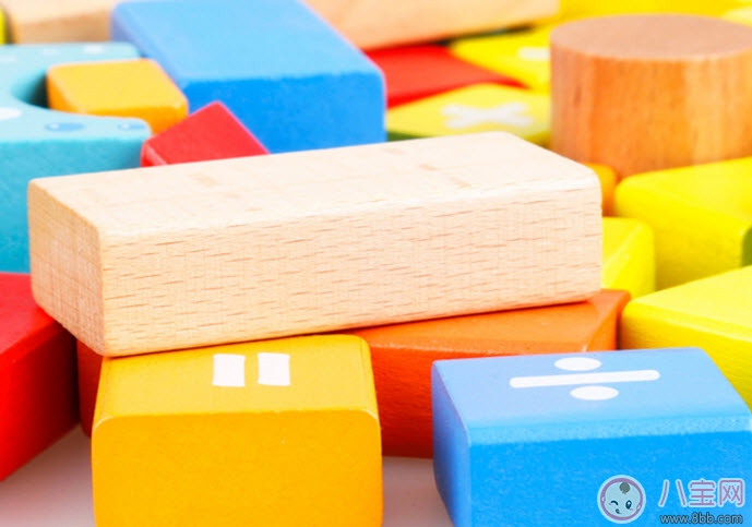 寶寶積木玩具怎么挑選 給寶寶買積木哪種好(寶寶積木4大類)