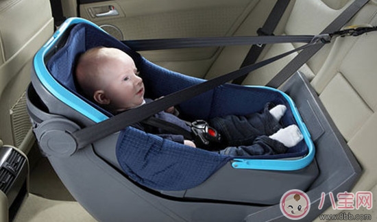 使用兒童安全座椅沒系安全帶 勿犯不必要的錯誤 使用兒童安全座椅沒系安全帶 勿犯不必要的錯誤