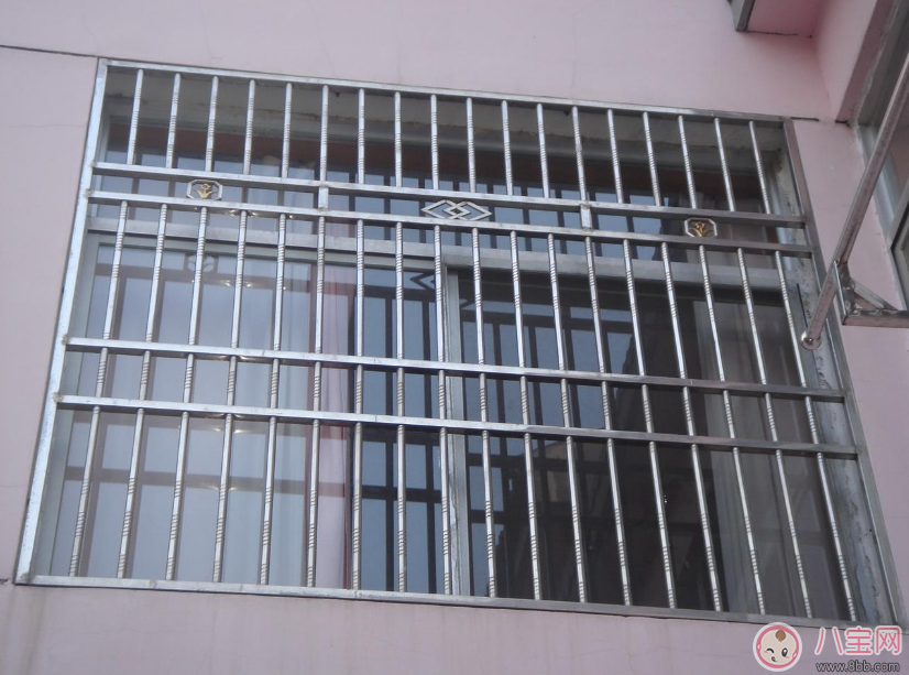 女兒家中獨處6樓墜亡 孩子安全問題家長一定要注意 女兒家中獨處6樓墜亡 孩子安全問題家長一定要注意