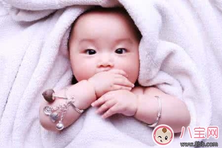 三伏天如何讓寶寶輕松避暑呢 三伏天如何讓寶寶輕松避暑呢