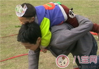 戶外親子游戲 共享一片藍(lán)天 戶外親子游戲 共享一片藍(lán)天