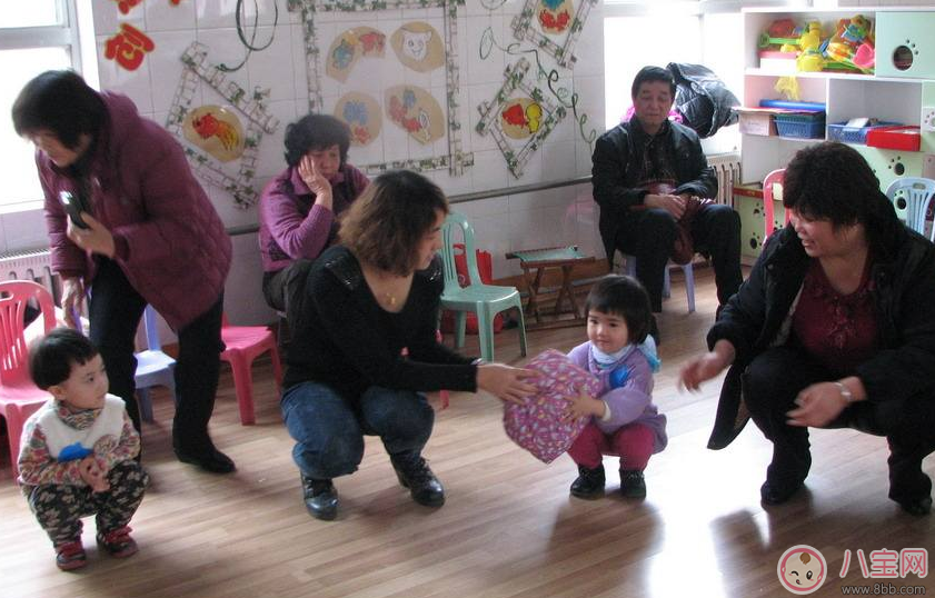 室內(nèi)親子游戲活動(dòng)有哪些 室內(nèi)親子游戲大全 室內(nèi)親子游戲活動(dòng)有哪些 室內(nèi)親子游戲大全