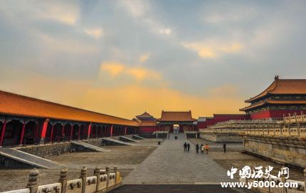 為什么民間流傳故宮房間是九千九百九十九間半？