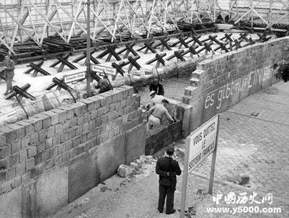 美蘇冷戰(zhàn)歷史簡介美蘇冷戰(zhàn)的結果和歷史影響 美蘇冷戰(zhàn)歷史簡介美蘇冷戰(zhàn)的結果和歷史影響