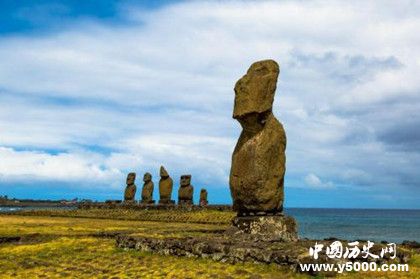 復(fù)活節(jié)島簡(jiǎn)介復(fù)活節(jié)島石像是誰(shuí)雕刻的石像有什么作用 復(fù)活節(jié)島簡(jiǎn)介復(fù)活節(jié)島石像是誰(shuí)雕刻的石像有什么作用